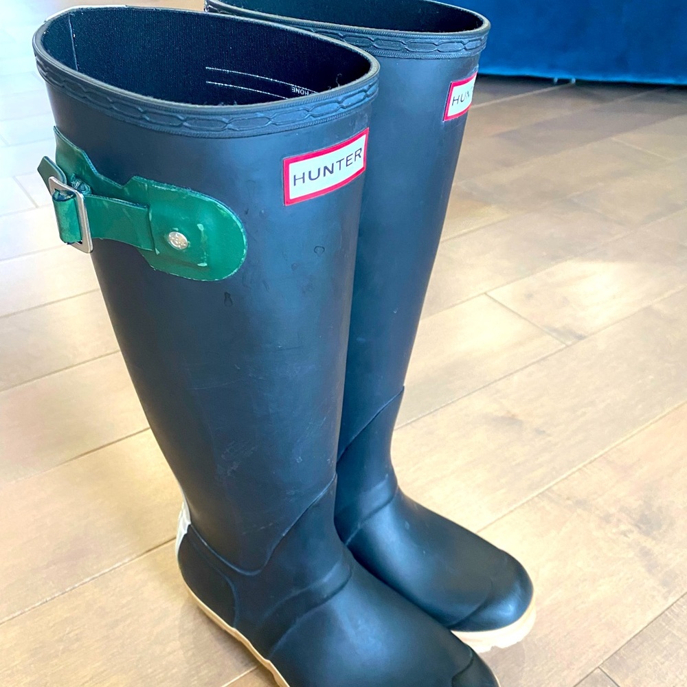 Pre owned Hunter rain boots size 6